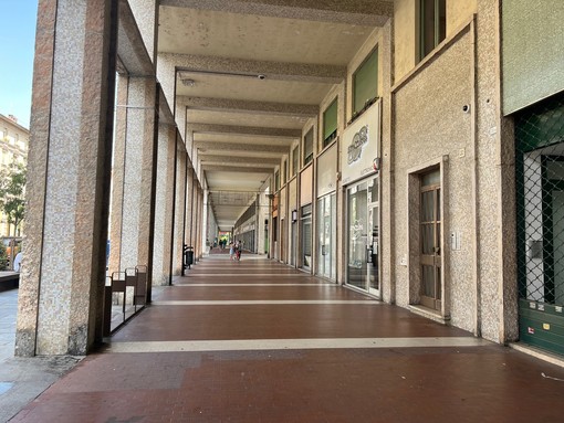 "Negozi chiusi alle 19.30 e panchine rimosse": la stretta del comitato su corso Giolitti "Negozi chiusi alle 19.30 e panchine rimosse": la stretta del comitato su corso Giolitti