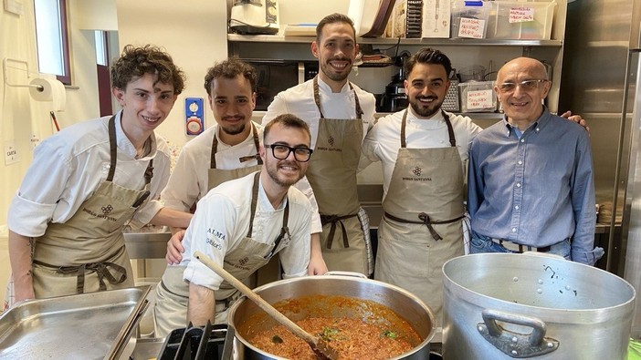 "Non ho cambiato la cucina, ho cambiato il pensiero”: lo chef Laera alla mensa della Caritas di Alba