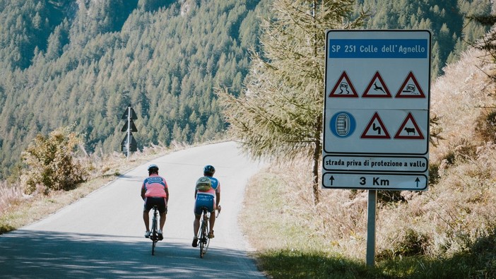 Festa di sport e di amicizia transfrontaliera al Colle dell'Agnello: 850 ciclisti hanno partecipato a L’Agnel 2020