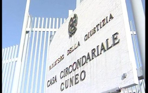 Casa Circondariale di Cuneo: detenuto incendia la cella, agente rimane intosicato