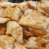 Le Chiacchiere: storia e ricetta del dolce simbolo del Carnevale