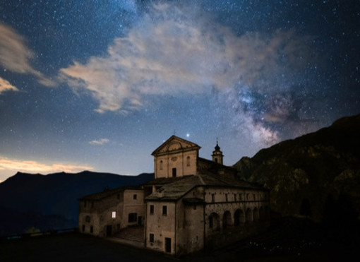 Castelmagno sotto le stelle (foto di Lorenzo Martini) Castelmagno sotto le stelle (foto di Lorenzo Martini)