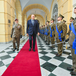 Michele Ferrero esempio di leadership. Crosetto agli ufficiali: &quot;Sognava la Nutella e ha trovato i migliori collaboratori per realizzarla&quot;