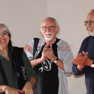 Cinzia Ghigliano con Marco Tomatis e il maestro Altan Cinzia Ghigliano con Marco Tomatis e il maestro Altan
