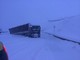 Mezzo pesante bloccato nella neve in alta Valle Stura, sopra Argentera