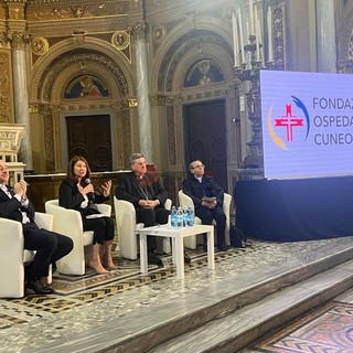 Un Campus per specializzandi, un'aula magna nella chiesa, una grande area verde e la piazza sui tetti