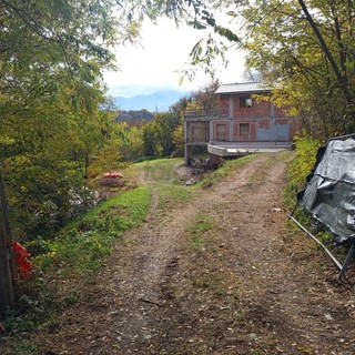 Assalto al deposito di cannabis light: sei persone agli arresti, recuperati 120 kg di merce e 8 kg di marijuana illegale