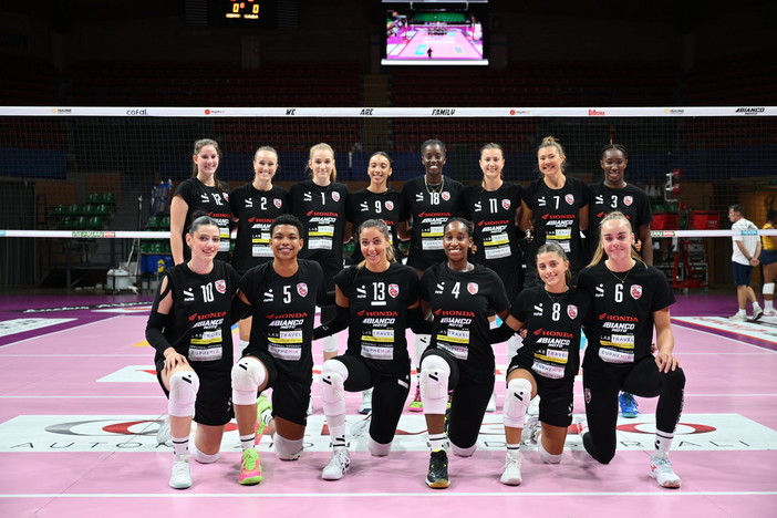 Cuneo Granda Volley impeccabile nell’allenamento congiunto con Volley Club Chamalieres Cuneo Granda Volley impeccabile nell’allenamento congiunto con Volley Club Chamalieres