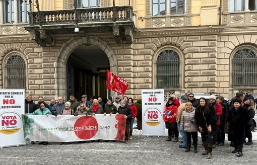 Referendum, "possano votare anche i fuori sede": Comitato cuneese per il NO davanti alla Prefettura