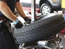Dal oggi un mese di tempo per montare le gomme invernali: l'obbligo scatterà il 15 novembre Dal oggi un mese di tempo per montare le gomme invernali: l'obbligo scatterà il 15 novembre