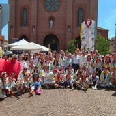 Dai reparti ospedalieri ai progetti in Croazia e Toscana: i volontari clown di Arcobaleno Vip Alba-Bra hanno festeggiato 20 anni di sorrisi Dai reparti ospedalieri ai progetti in Croazia e Toscana: i volontari clown di Arcobaleno Vip Alba-Bra hanno festeggiato 20 anni di sorrisi