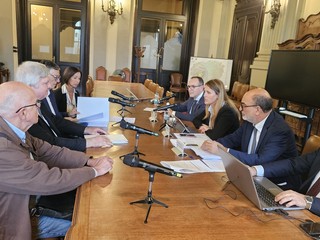 Alcuni momenti dell'incontro tenuto ieri in Prefettura Alcuni momenti dell'incontro tenuto ieri in Prefettura