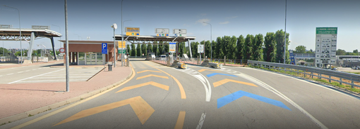 Il casello di Cherasco che verrà dismesso Il casello di Cherasco che verrà dismesso