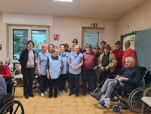 Castagnata con gli alpini per gli ospiti della casa di riposo di San Michele Castagnata con gli alpini per gli ospiti della casa di riposo di San Michele