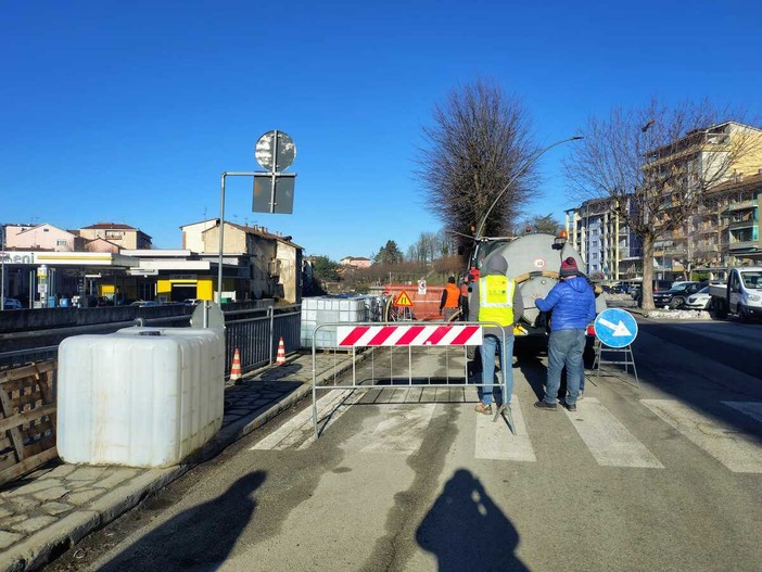 Cedimento del marciapiede lungo Cevetta: le prime prove di carico Cedimento del marciapiede lungo Cevetta: le prime prove di carico