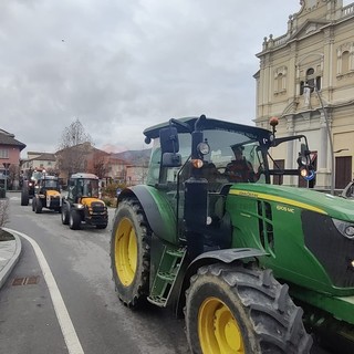 Il corteo di trattori a Santo Stefano Belbo sabato 2 marzo