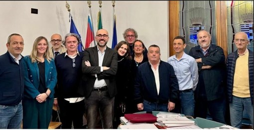 Gli amministratori di Centro per Cuneo durante l'incontro con Robaldo dopo l'elezione alla guida della Provincia Gli amministratori di Centro per Cuneo durante l'incontro con Robaldo dopo l'elezione alla guida della Provincia