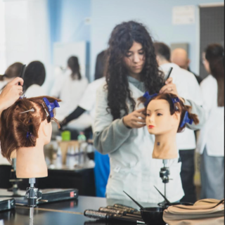 Il CFPCeMon apre un ponte verso il lavoro con due nuovi indirizzi: tecnico dell'acconciatura e dei trattamenti estetici