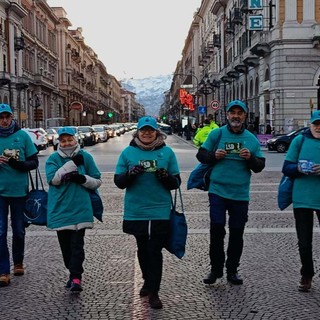 Cuneo: distribuiti 2000 opuscoli contro le dipendenze durante la fiaccolata olimpica