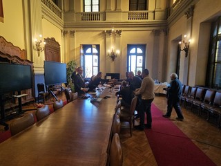 Alcuni momenti dell'incontro tenuto ieri in Prefettura Alcuni momenti dell'incontro tenuto ieri in Prefettura