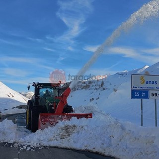 Sgomberata la strada e rimossi i blocchi: finalmente riaperto il colle della Maddalena