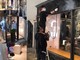 Igienizzazione, pulizia e allestimento delle vetrine: negozi di Cuneo pronti a riaprire