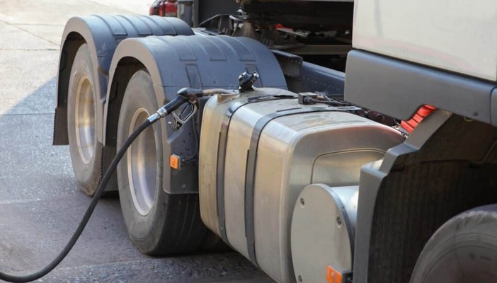 Furti di carburante al deposito di Vado Ligure: coinvolti autotrasportatori, perquisizioni anche nel Cuneese Furti di carburante al deposito di Vado Ligure: coinvolti autotrasportatori, perquisizioni anche nel Cuneese