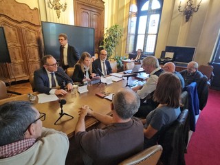 Alcuni momenti dell'incontro tenuto ieri in Prefettura Alcuni momenti dell'incontro tenuto ieri in Prefettura