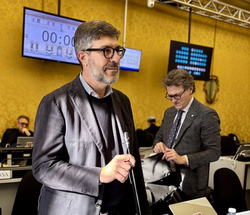 "Accessibilità delle stazioni a livelli inaccettabili": Calderoni ttacca su ritardi e barriere nelle fermate ferroviarie piemontesi