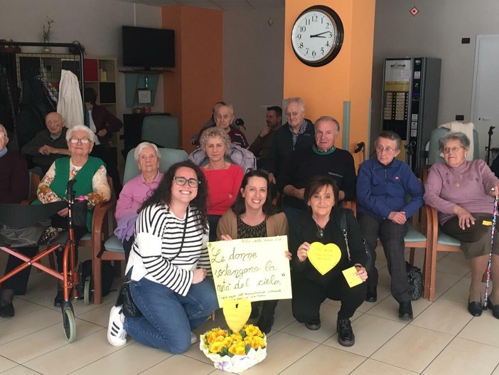 Un ponte tra generazioni: l’Amministrazione Comunale di Beinette rende omaggio alle donne della Casa di Riposo