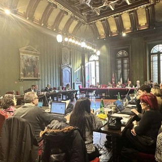 Una seduta del Consiglio comunale albese