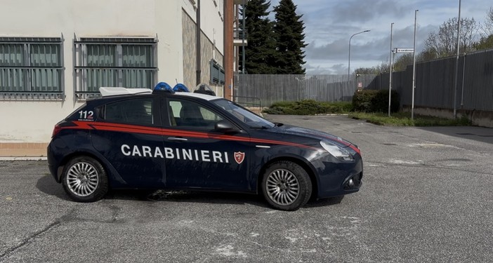 Si fingono Carabinieri e si fanno consegnare oro e denaro: arrestati due malfattori a Mondovì Si fingono Carabinieri e si fanno consegnare oro e denaro: arrestati due malfattori a Mondovì