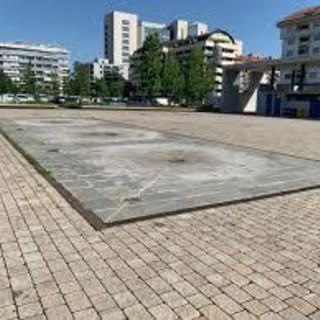 Piazza della Costituzione a Cuneo Piazza della Costituzione a Cuneo