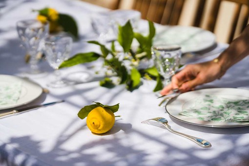 Mise en place elegante: la guida per apparecchiare con stile Mise en place elegante: la guida per apparecchiare con stile