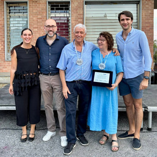 Chiude la Croce d'Oro, l'abbraccio di Mondovì ai Franco e Silvana, che hanno raggiunto la pensione