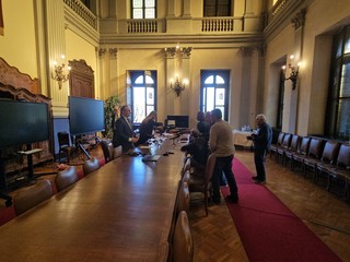 Alcuni momenti dell'incontro tenuto ieri in Prefettura Alcuni momenti dell'incontro tenuto ieri in Prefettura