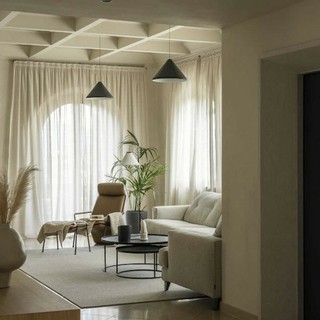 Una villa storica reinterpretata attraverso un progetto su misura, in dialogo con il paesaggio. Una villa storica reinterpretata attraverso un progetto su misura, in dialogo con il paesaggio.
