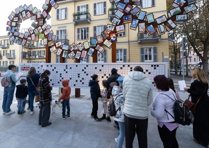 Il cruciverba del Festival dei Luoghi Comuni conquista la città e dà appuntamento al prossimo anno Il cruciverba del Festival dei Luoghi Comuni conquista la città e dà appuntamento al prossimo anno