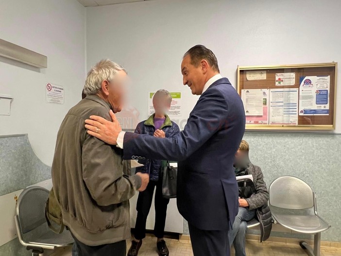 Cirio ieri ha incontrato e salutato molti cittadini in attesa nei vari reparti del Santa Corce, per visite e prestazioni