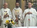 A destra il diacono Angelino Tregnago con il vicario episcopale don Mario Aversano e don Bernardo Petrini