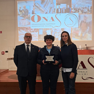 Le sorelle Gasco di Cascina Biasin premiate dall'ONAS a Fossano
