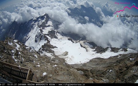 Vista dal rifugio Capanna Margherita, il più alto d'Europa a 4.554 metri di altitudine