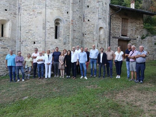 Consiglio provinciale itinerante a Villar San Costanzo: unanime il sostegno alla valorizzazione dell’Abbazia di San Costanzo al Monte