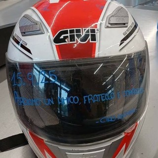 Sfregio al ricordo di Andrea Collino, rubato il casco-memoriale. La madre: "Perché aggiungere altro dolore?" Sfregio al ricordo di Andrea Collino, rubato il casco-memoriale. La madre: "Perché aggiungere altro dolore?"