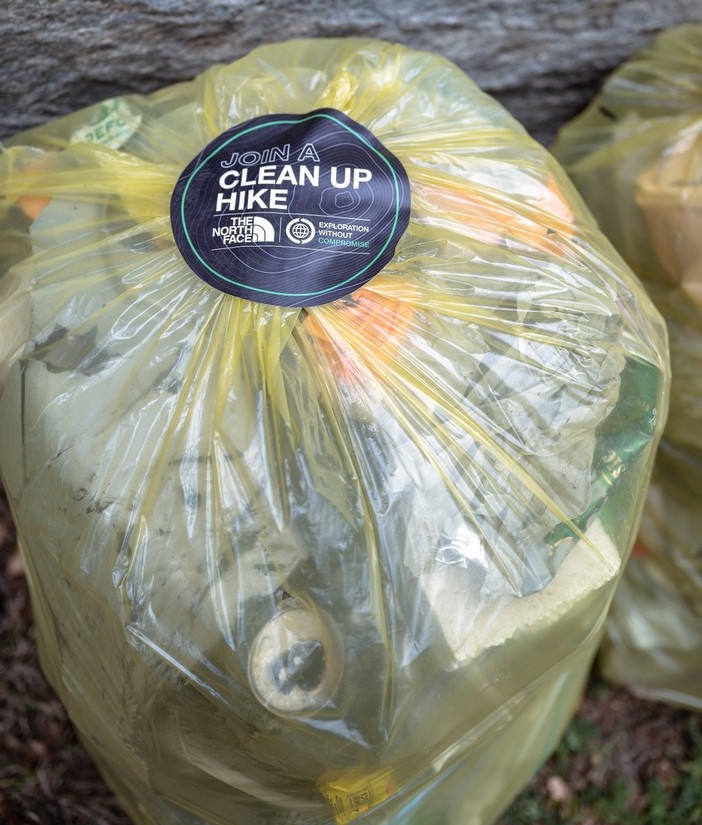 Arriva a Cuneo l'iniziativa Clean up hike The North Face per ripulire i sentieri dai rifiuti