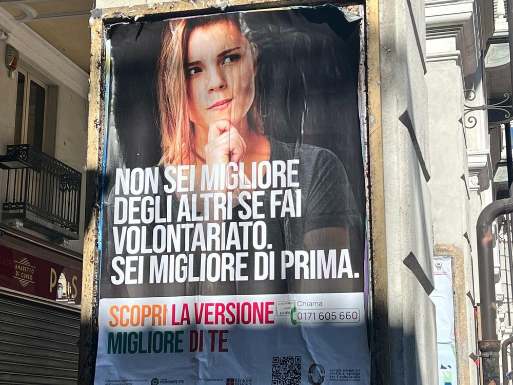 Quel poster che ci ricorda il valore invisibile del volontariato