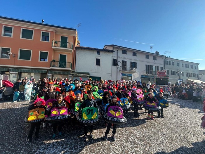 Successo per la sfilata a Beinette, "Che schianto" incoronato dal Carnevale