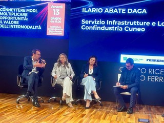 Nelle foto alcuni momenti dell'incontro tenuto oggi nell'Auditorium Centro Ricerche Pietro Ferrero ad Alba