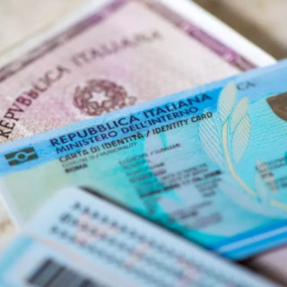 Carte d'identità cartacee, conto alla rovescia per la scadenza: a Borgo San Dalmazzo due open day per il rinnovo