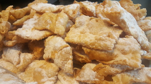 Le Chiacchiere: storia e ricetta del dolce simbolo del Carnevale